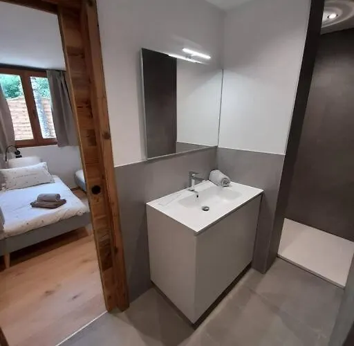 샬레 Henriette By Brennus