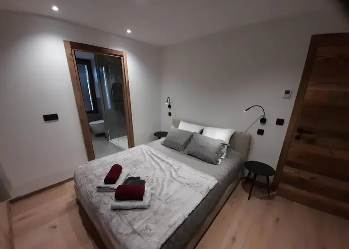 Henriette By Brennus